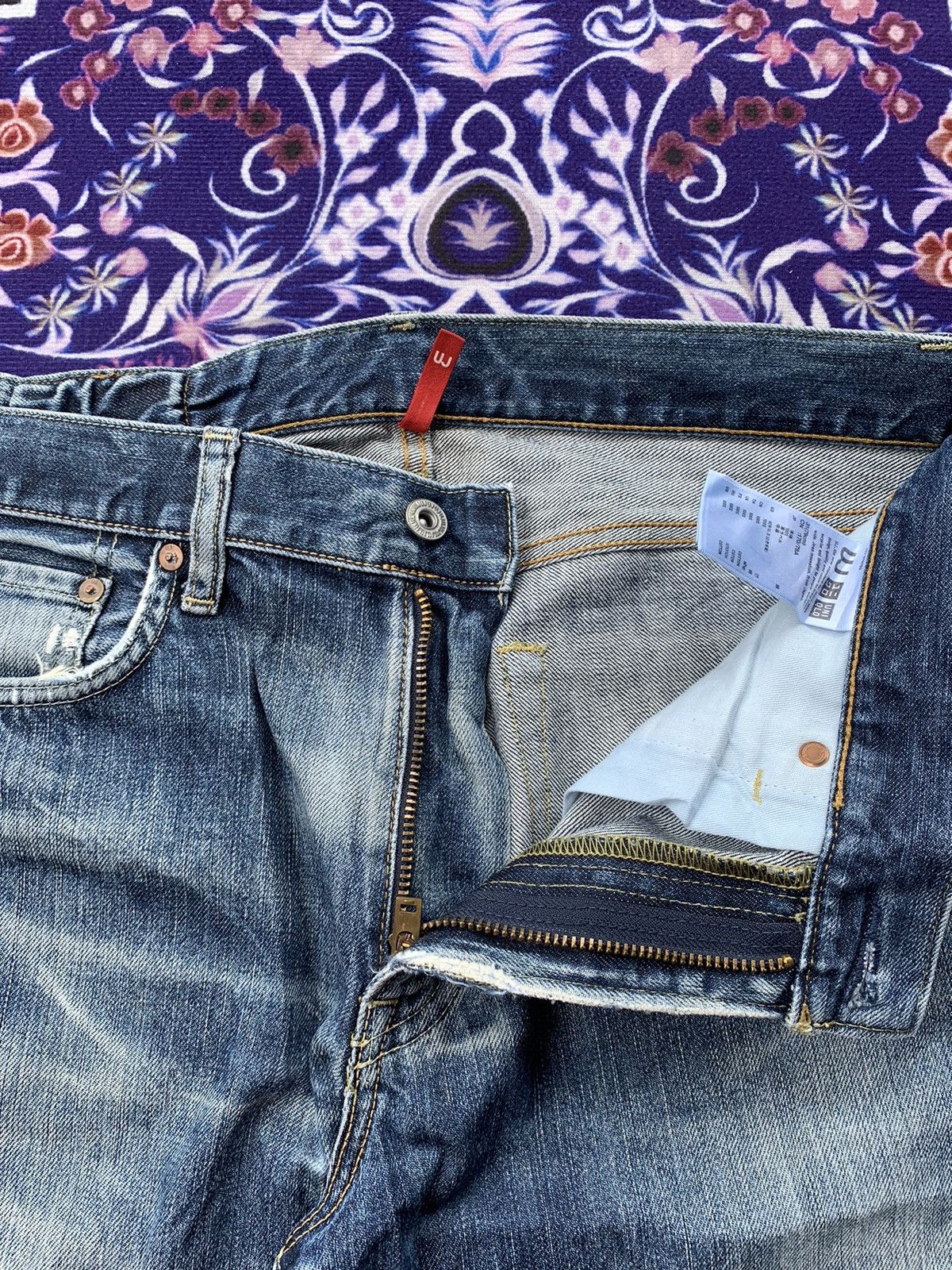 Uniqlo Japanese Uniqlo Nice Faded Distresed Denim Size US 34 / EU 50 - 7 Thumbnail
