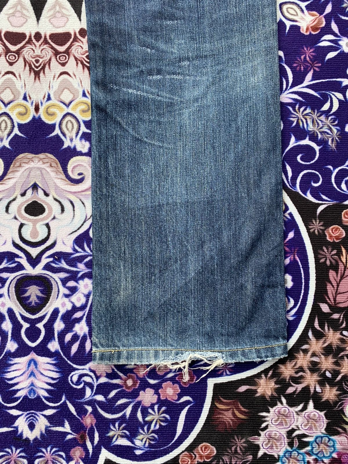 Uniqlo Japanese Uniqlo Nice Faded Distresed Denim Size US 34 / EU 50 - 13 Thumbnail