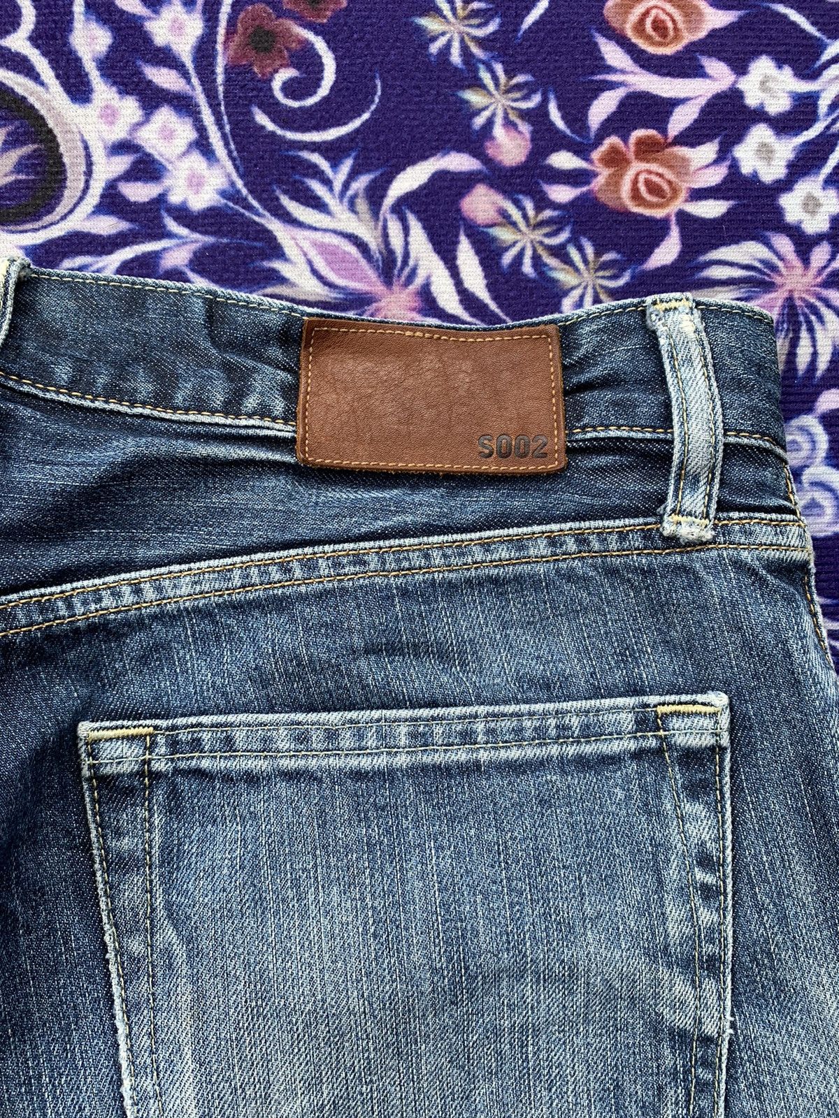 Uniqlo Japanese Uniqlo Nice Faded Distresed Denim Size US 34 / EU 50 - 16 Thumbnail