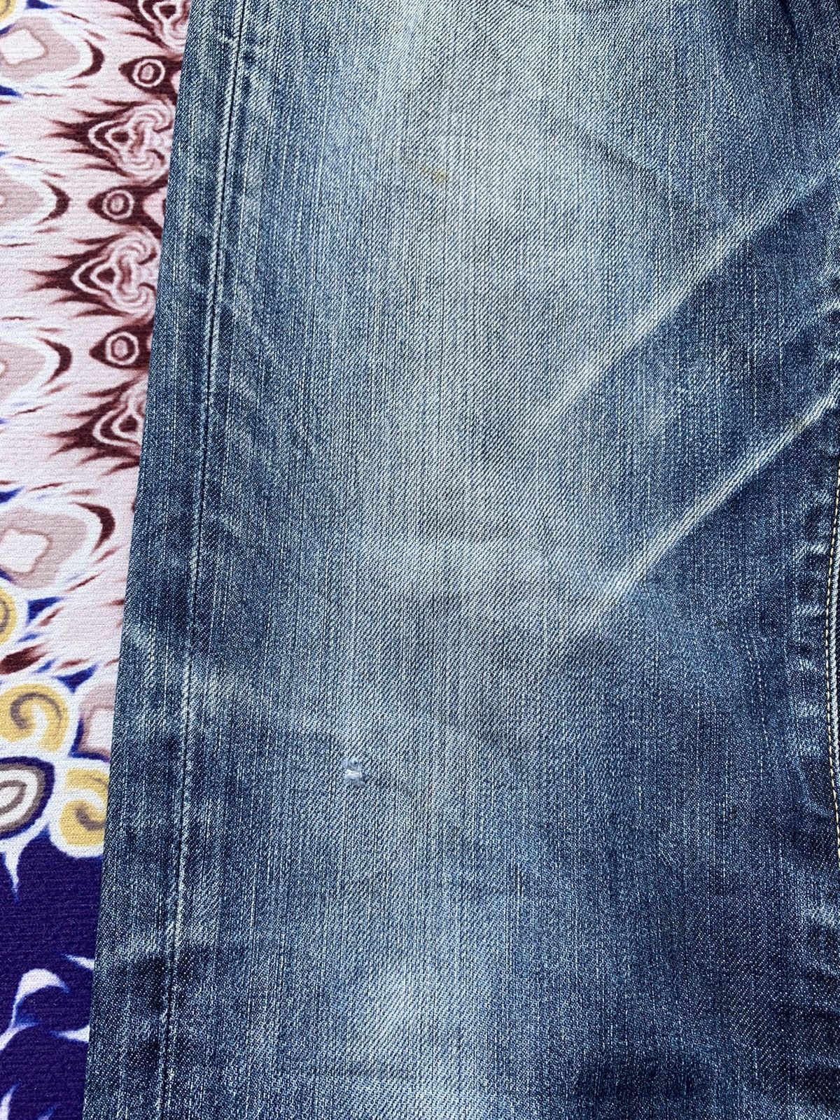 Uniqlo Japanese Uniqlo Nice Faded Distresed Denim Size US 34 / EU 50 - 5 Thumbnail