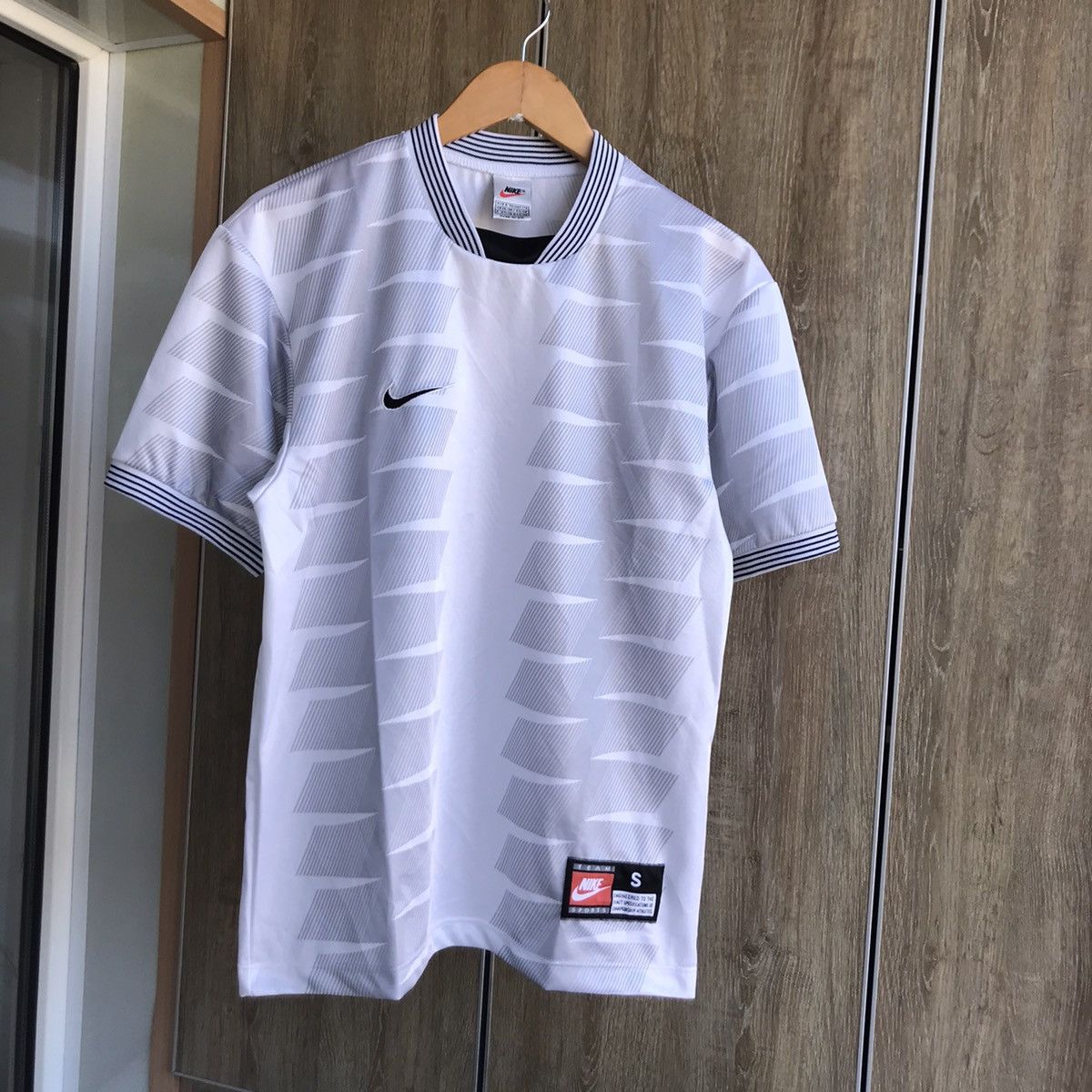 Nike × Vintage Vintage Nike Jersey T-Shirt mens size S Size US S / EU 44-46 / 1 - 1 Thumbnail