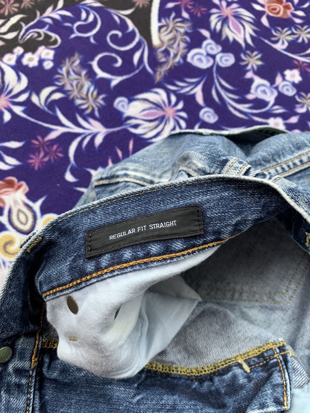 Japanese Brand Uniqlo Faded Wash Denim Size US 32 / EU 48 - 11 Thumbnail