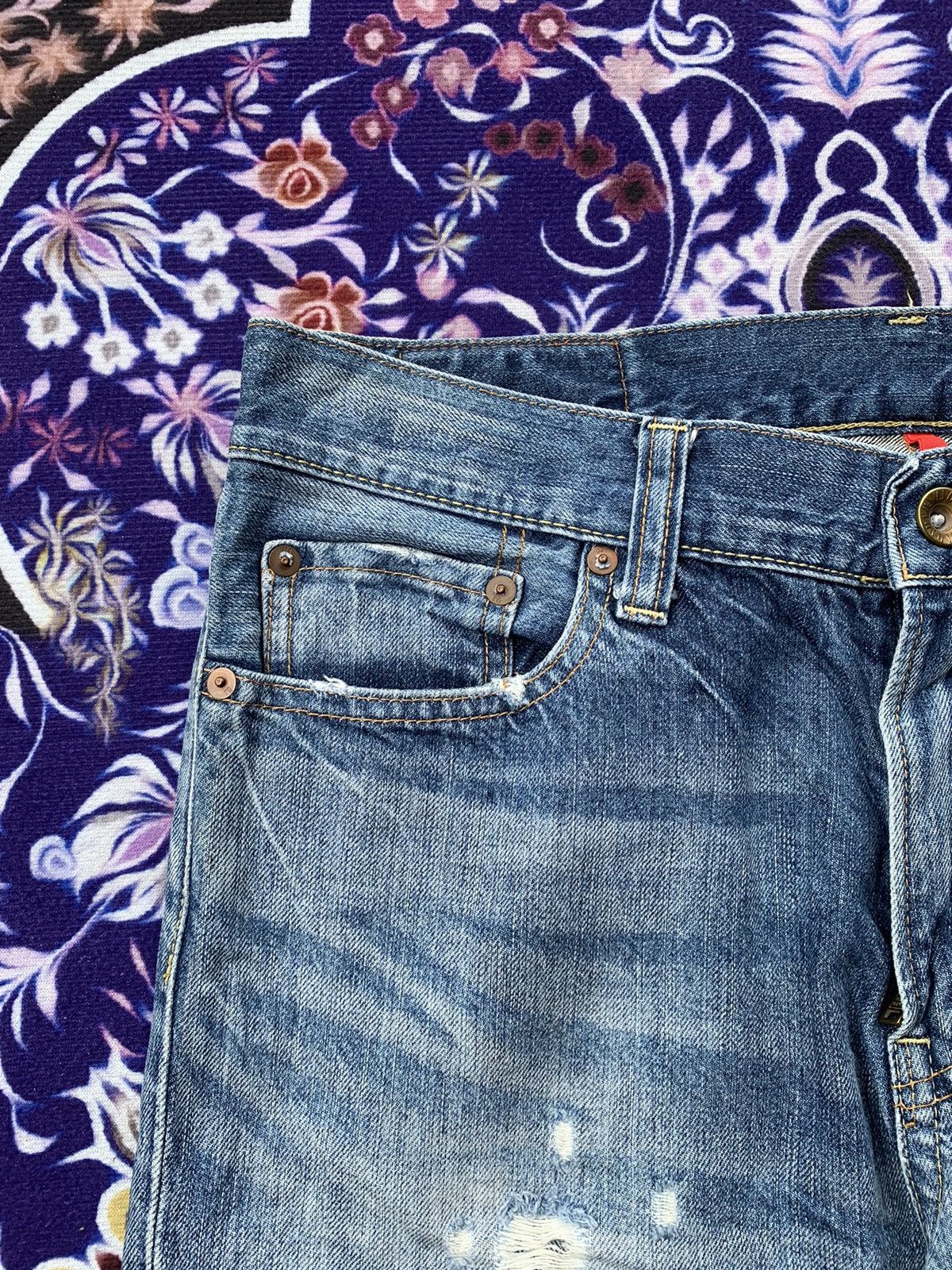 Japanese Brand Uniqlo Distressed Denim Size US 34 / EU 50 - 5 Thumbnail