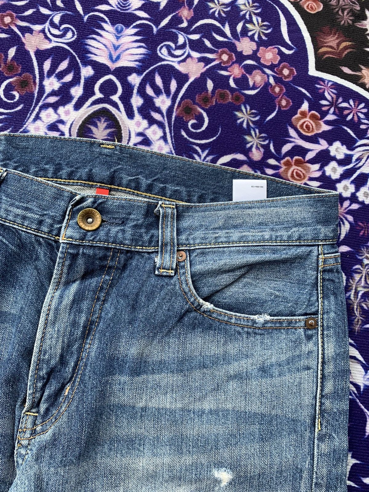 Japanese Brand Uniqlo Distressed Denim Size US 34 / EU 50 - 4 Thumbnail