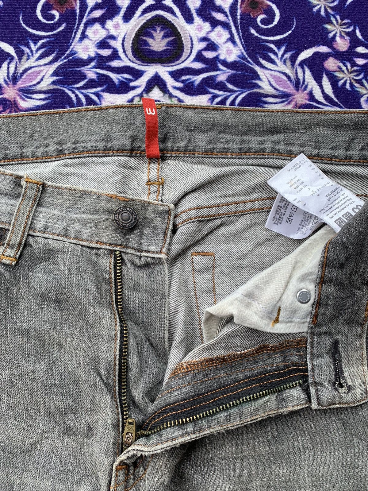 Uniqlo Uniqlo Distressed Denim Size US 32 / EU 48 - 6 Thumbnail