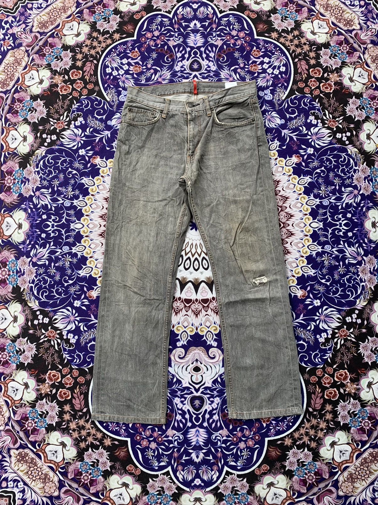 Uniqlo Uniqlo Distressed Denim Size US 32 / EU 48 - 1 Thumbnail