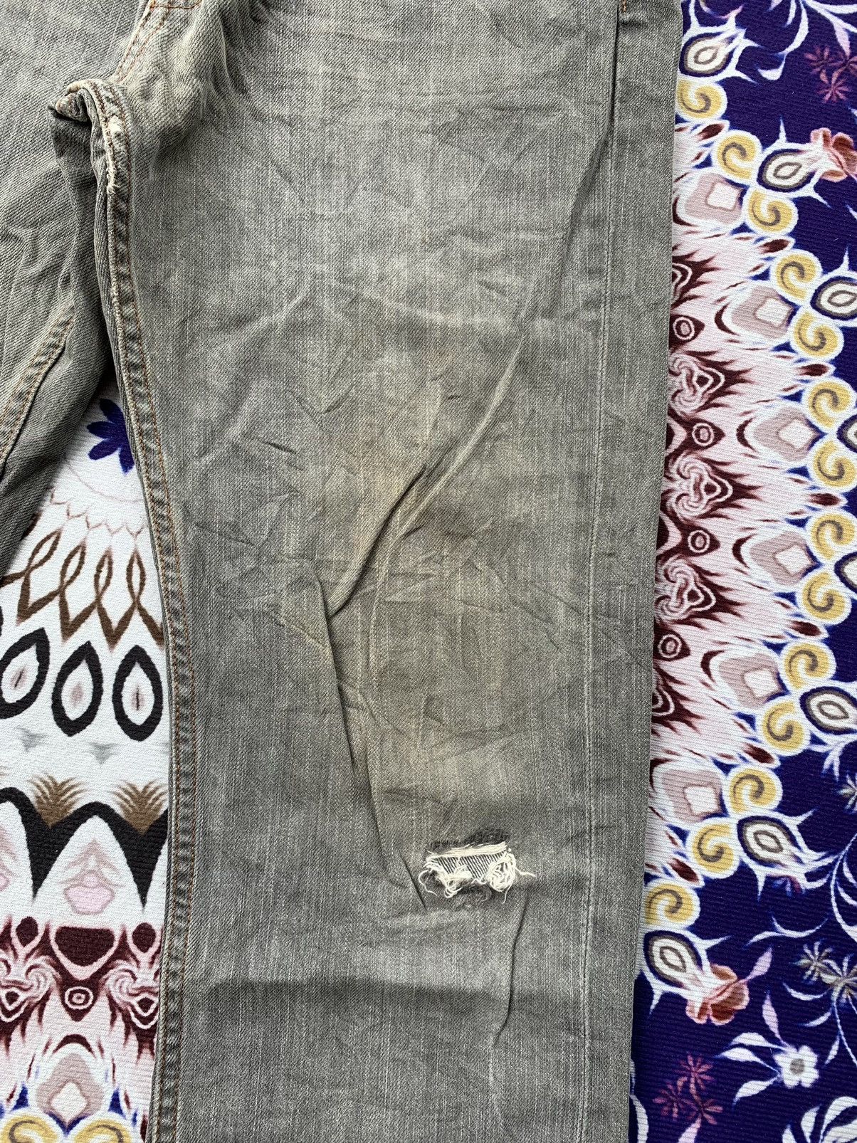 Uniqlo Uniqlo Distressed Denim Size US 32 / EU 48 - 2 Thumbnail