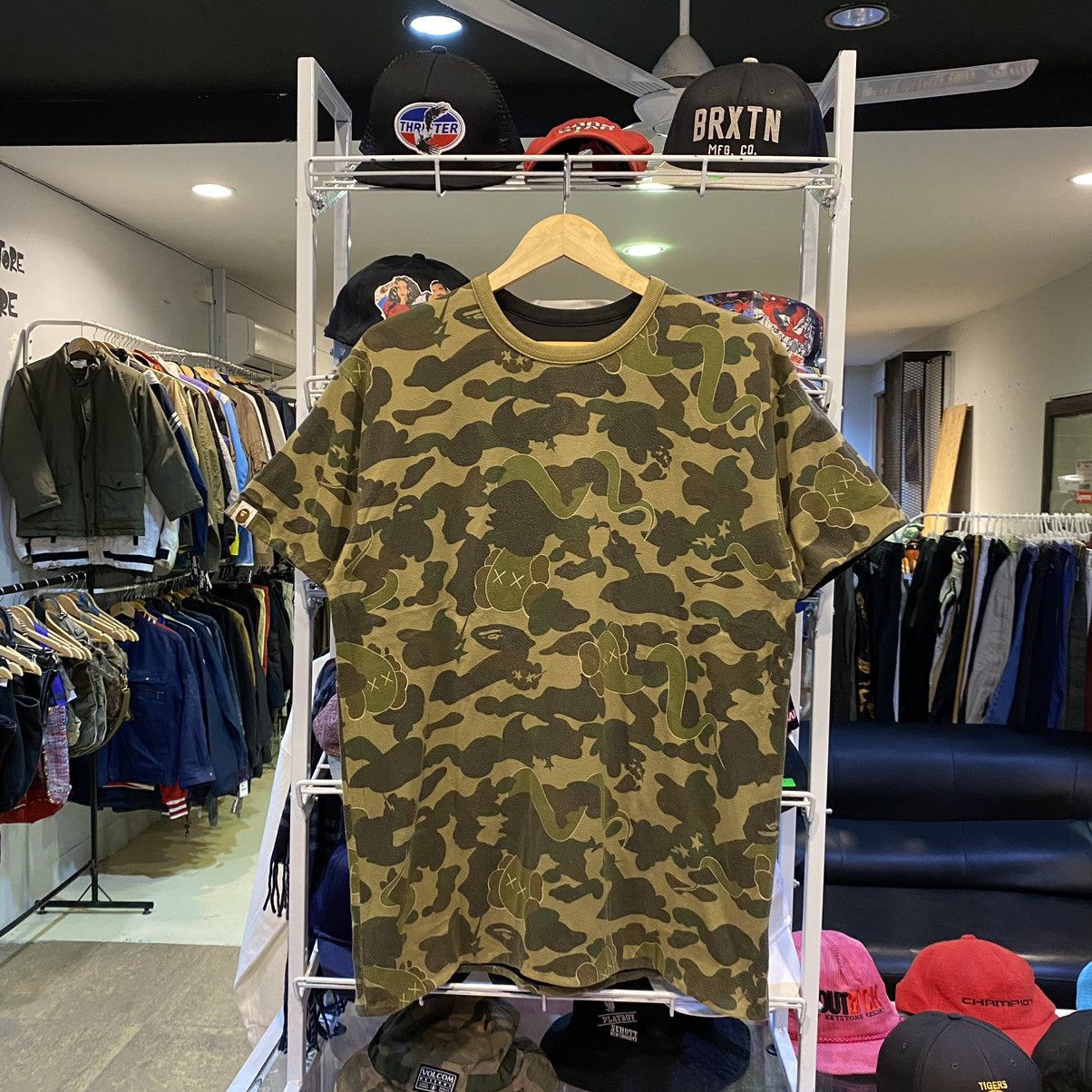 Bape × Kaws Bape x Kaws Camo Reversible Tee Size US L / EU 52-54 / 3 - 1 Thumbnail