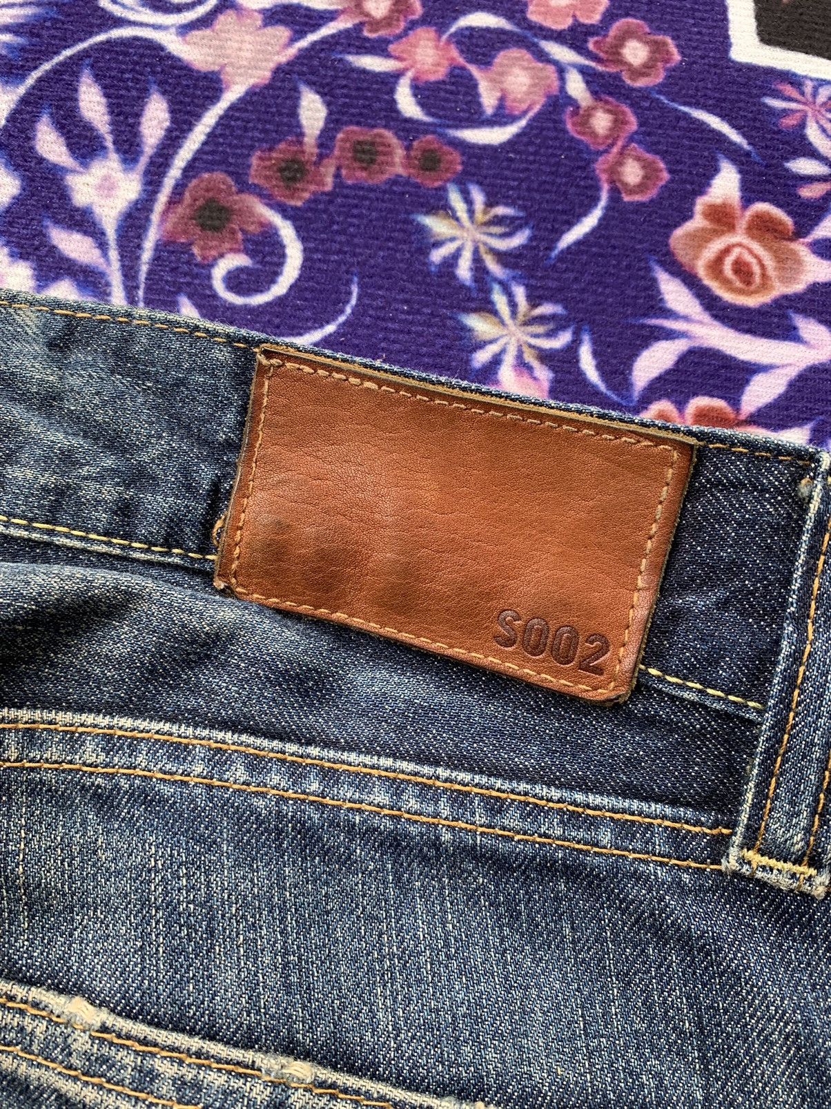 Uniqlo Uniqlo Mud Wash Distresed Denim Size US 36 / EU 52 - 15 Thumbnail