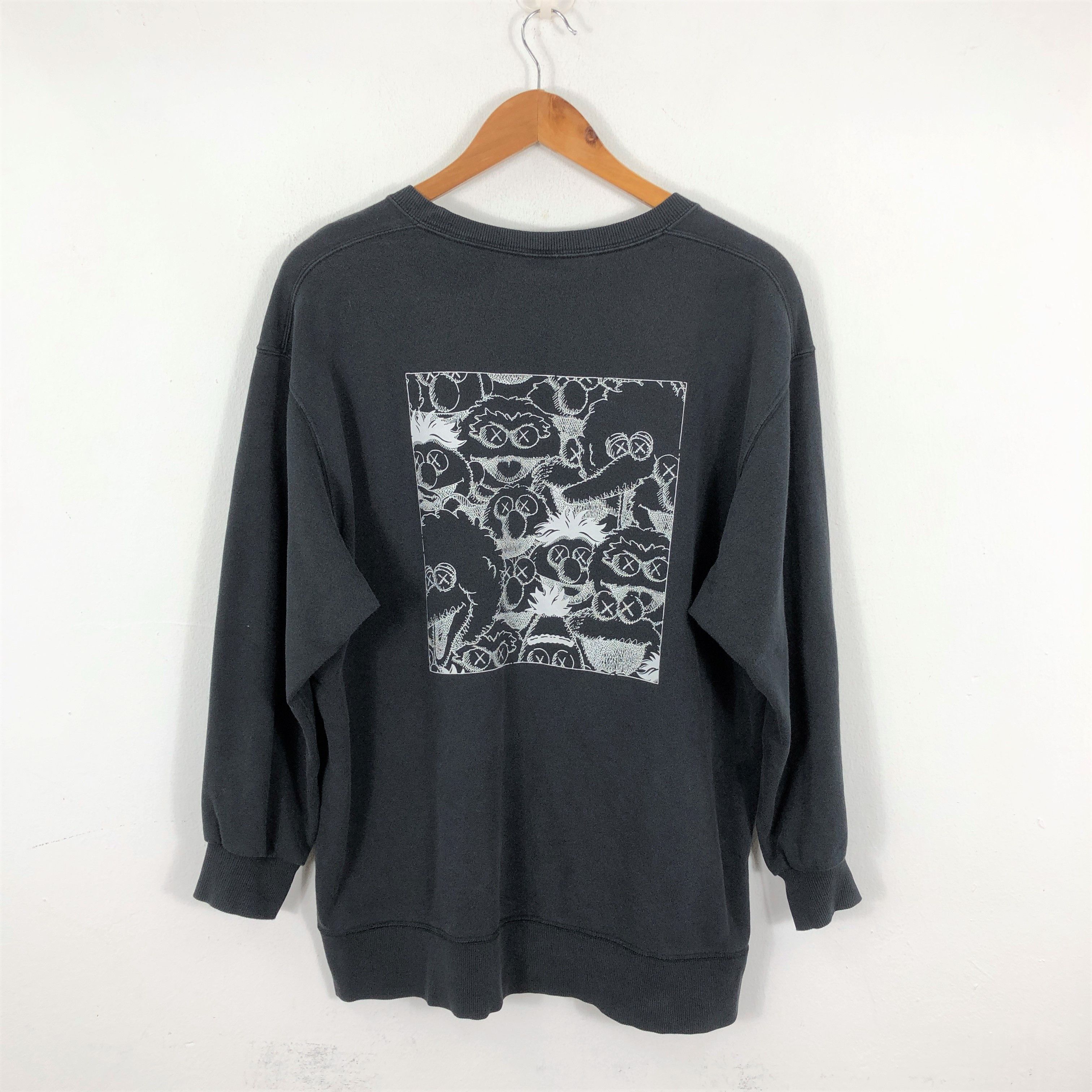 Kaws × Uniqlo Uniqlo x Kaws x Sesame Street Sweatshirt Size US L / EU 52-54 / 3 - 2 Thumbnail
