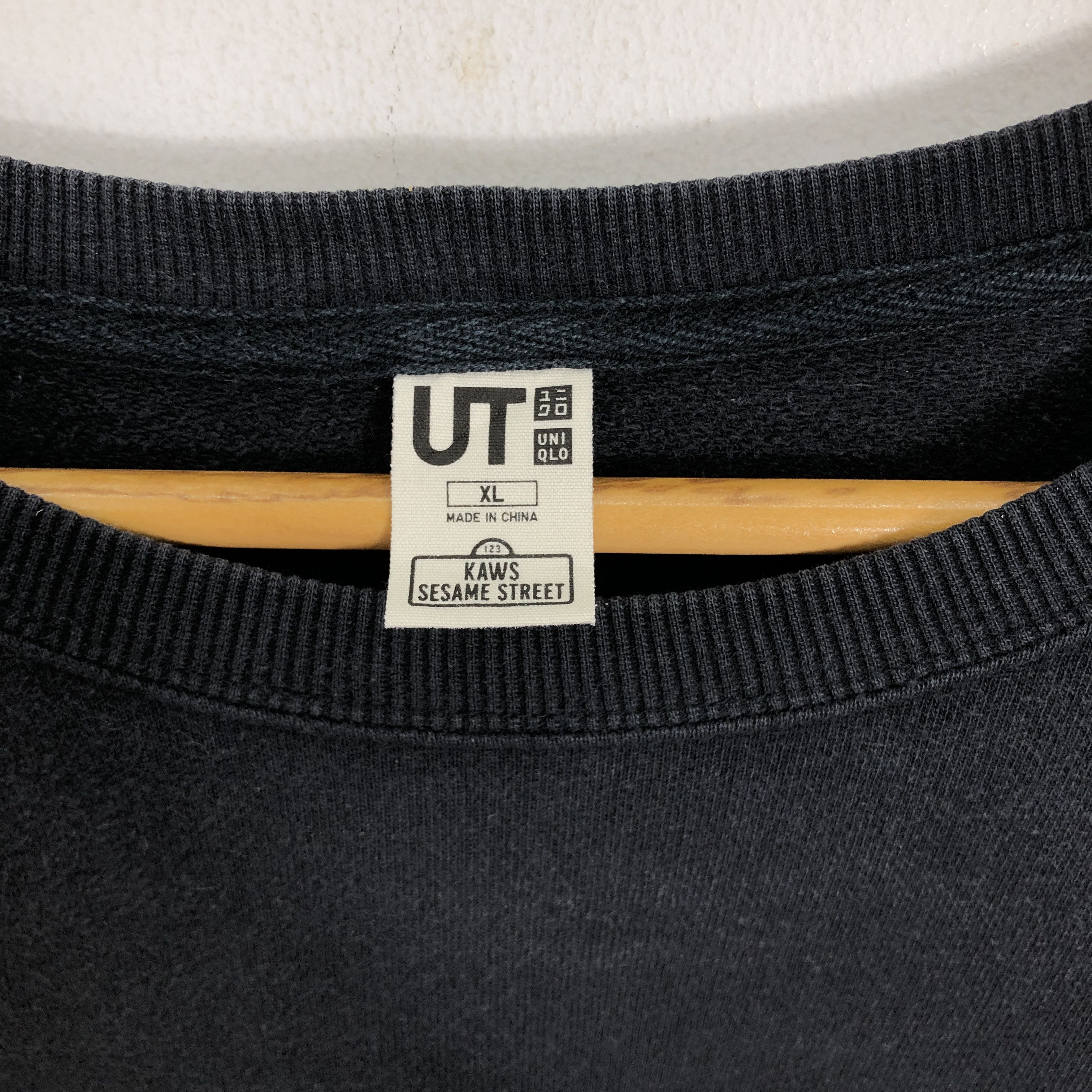 Kaws × Uniqlo Uniqlo x Kaws x Sesame Street Sweatshirt Size US L / EU 52-54 / 3 - 5 Thumbnail