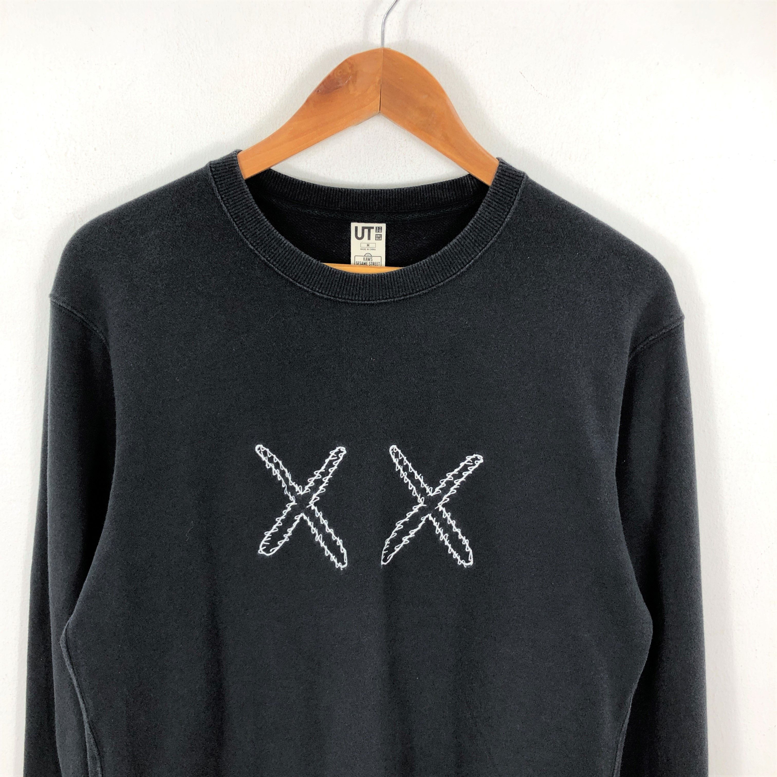 Kaws × Uniqlo Uniqlo x Kaws x Sesame Street Sweatshirt Size US S / EU 44-46 / 1 - 3 Thumbnail