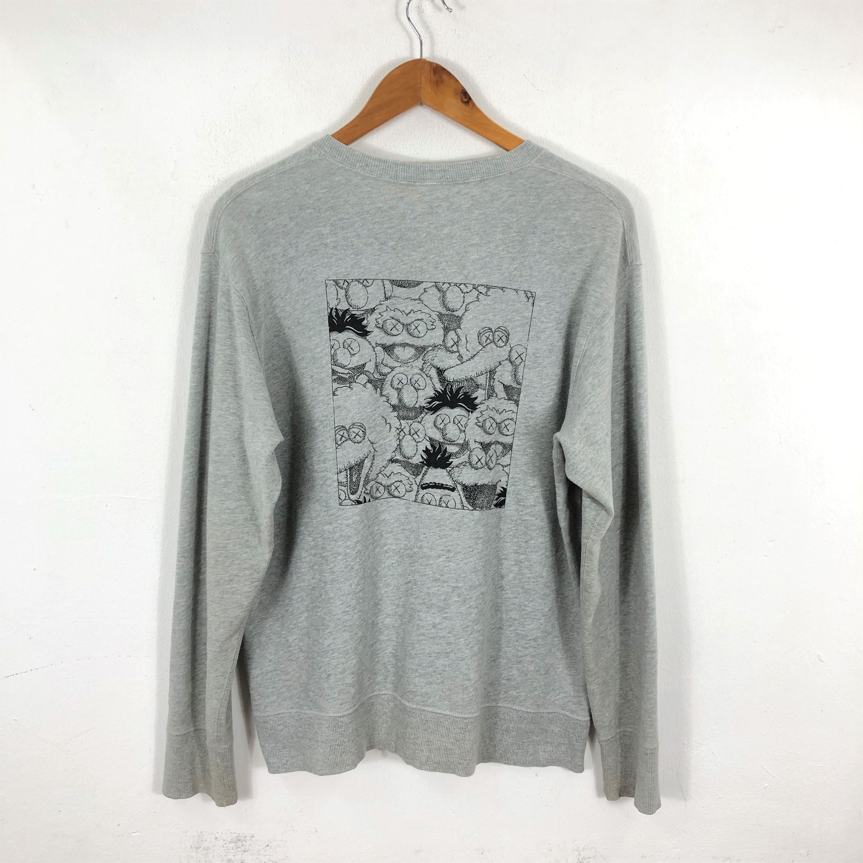 Kaws × Uniqlo Uniqlo x Kaws x Sesame Street Sweatshirt Size US M / EU 48-50 / 2 - 2 Thumbnail