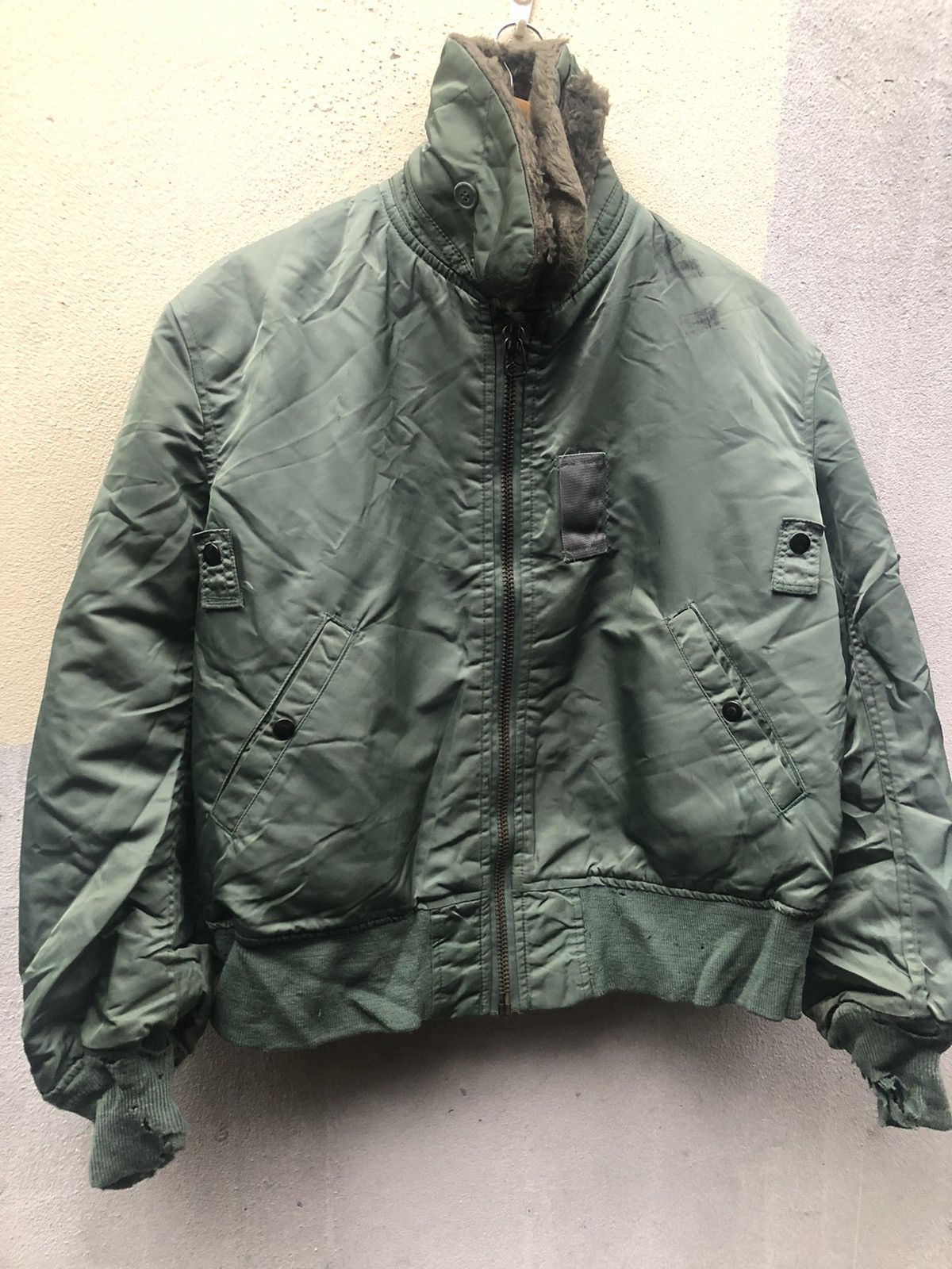 IDEA 🟢Us Air Force Sherpa Distressed Green Bomber Jackets Size US M / EU 48-50 / 2 - 3 Thumbnail