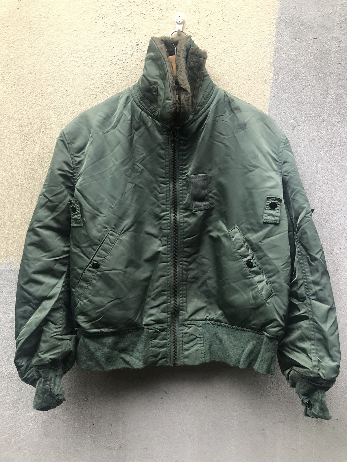 IDEA 🟢Us Air Force Sherpa Distressed Green Bomber Jackets Size US M / EU 48-50 / 2 - 1 Thumbnail