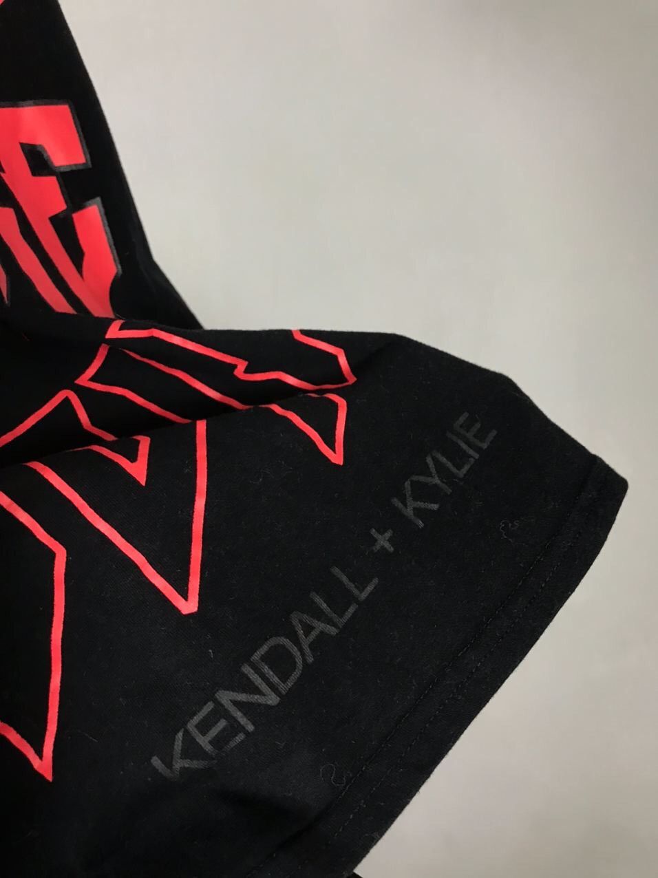 Designer × Kendall And Kylie Kendall And Kylie Designer Big Logo Black Tee Size US S / EU 44-46 / 1 - 7 Thumbnail