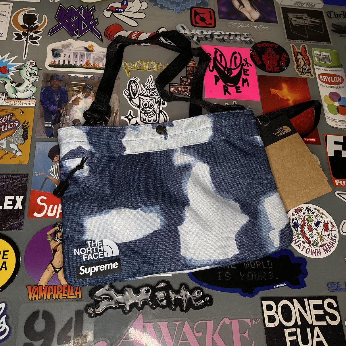 Supreme × The North Face Supreme The North Face Bleached Denim Shoulder Bag Indigo Size ONE SIZE - 1 Thumbnail
