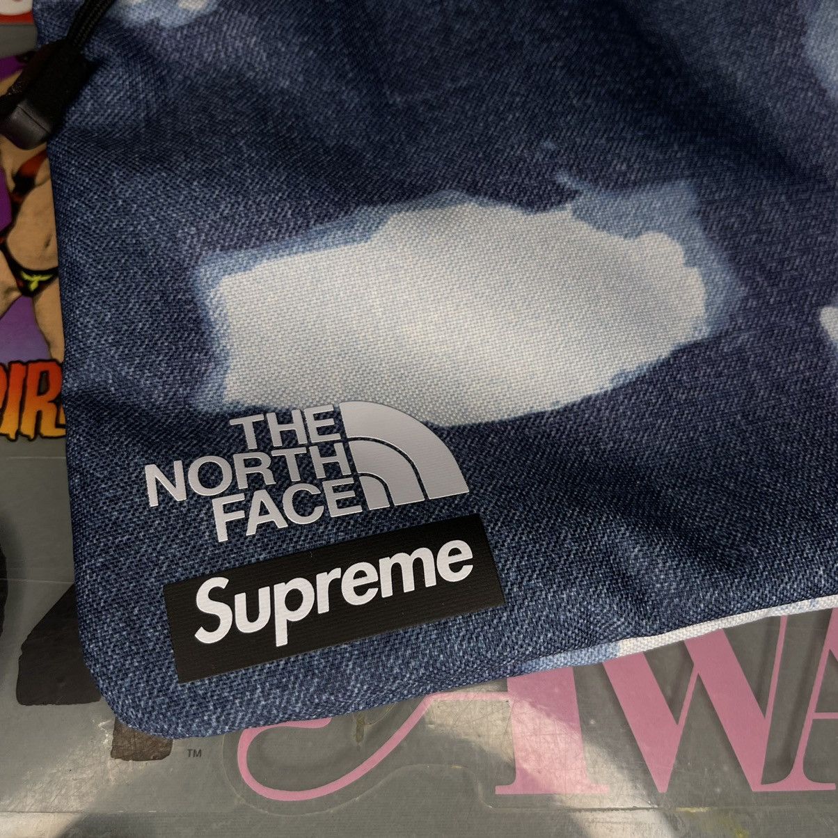 Supreme × The North Face Supreme The North Face Bleached Denim Shoulder Bag Indigo Size ONE SIZE - 2 Thumbnail