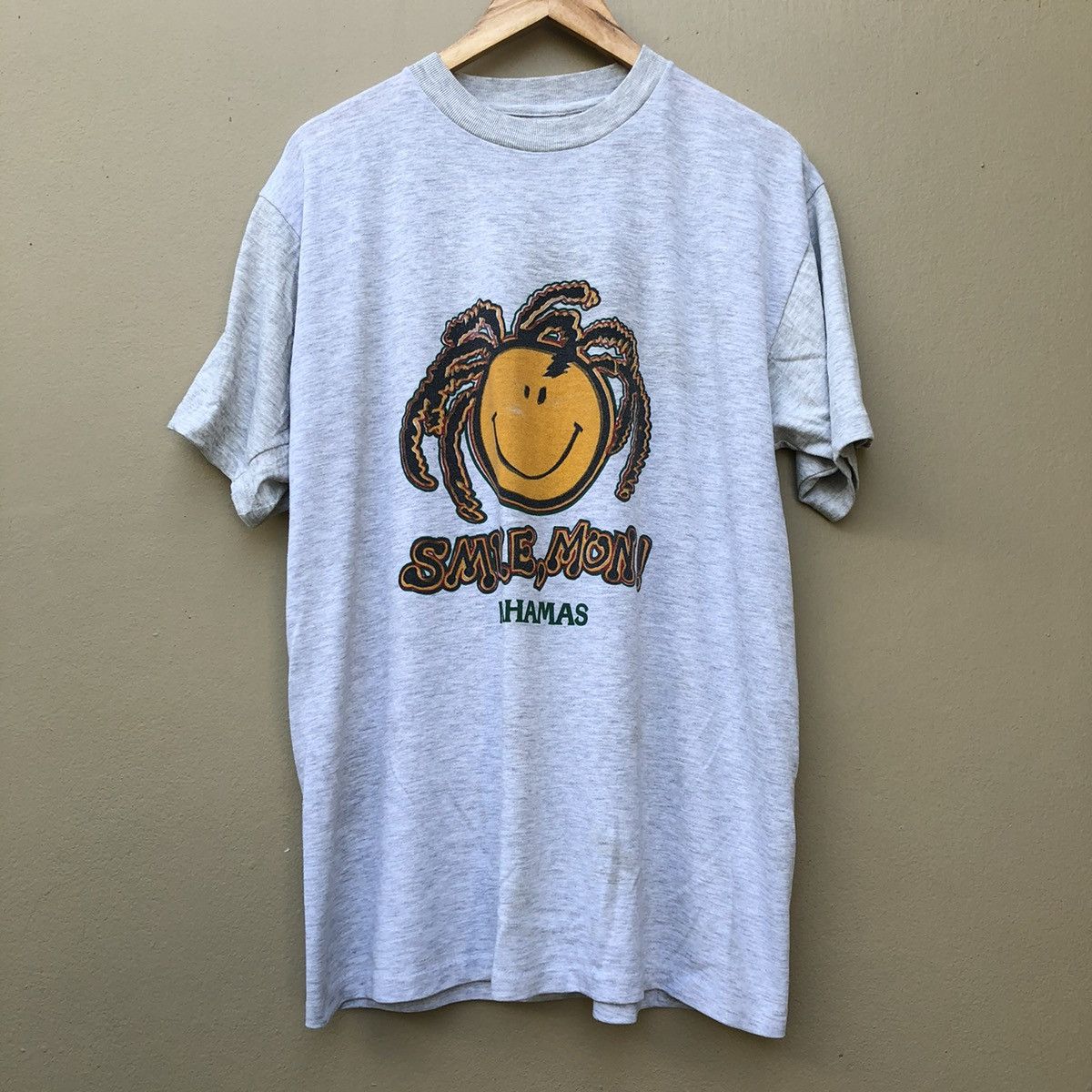 Vintage Vintage smiley bahamas 90s tee Size US L / EU 52-54 / 3 - 1 Thumbnail