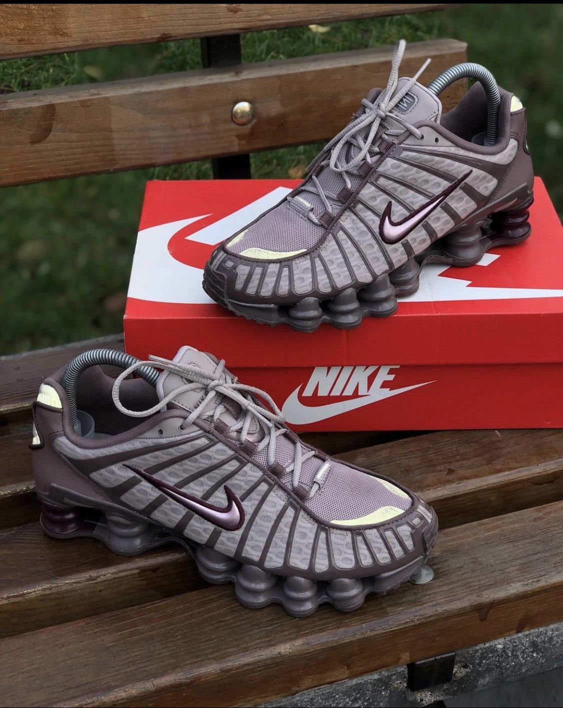 Nike shox maroon sale