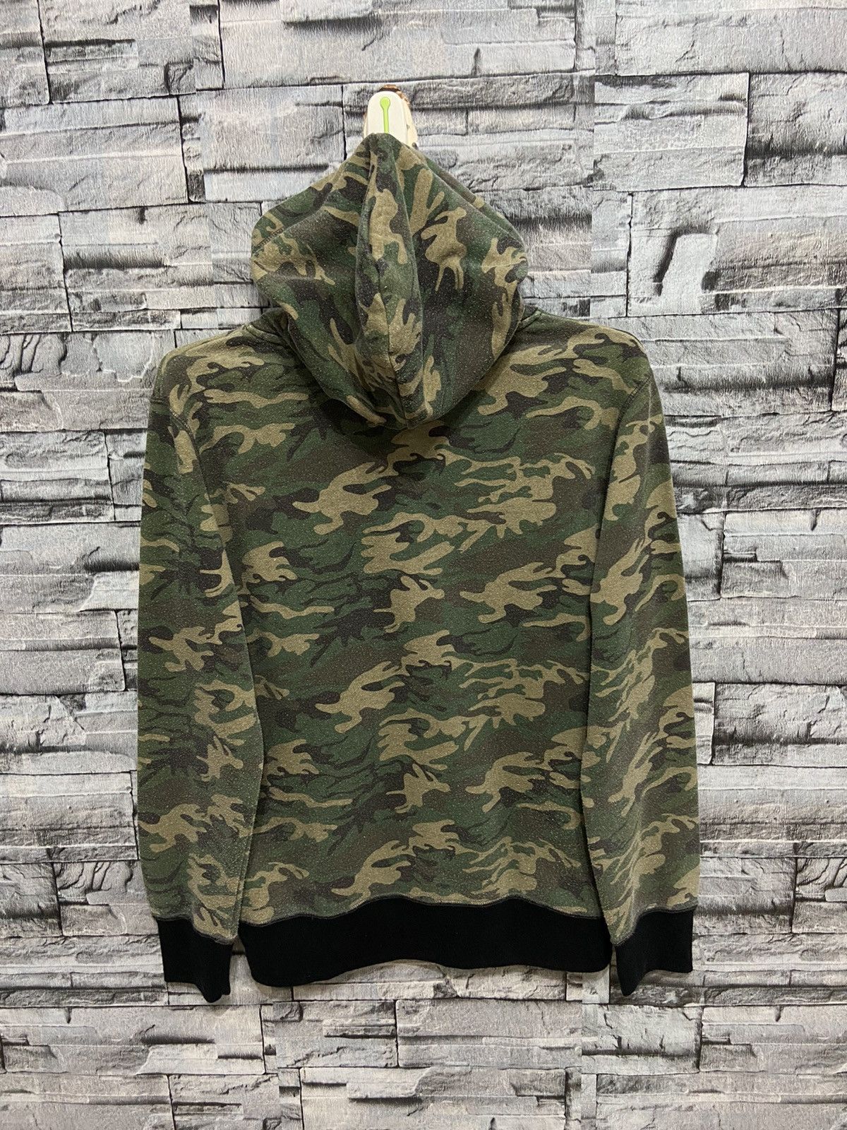Japanese Brand Oval Dice hoodie camouflage army green size L Size US L / EU 52-54 / 3 - 7 Thumbnail