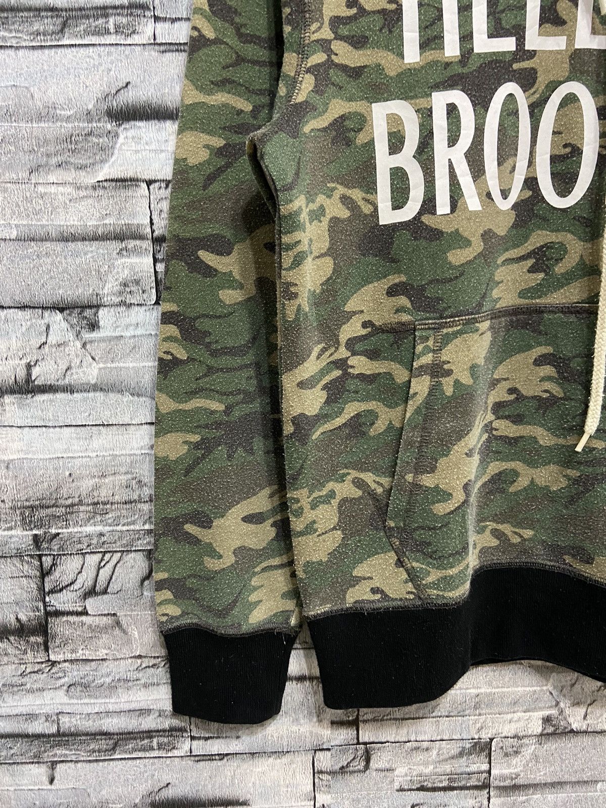Japanese Brand Oval Dice hoodie camouflage army green size L Size US L / EU 52-54 / 3 - 5 Thumbnail