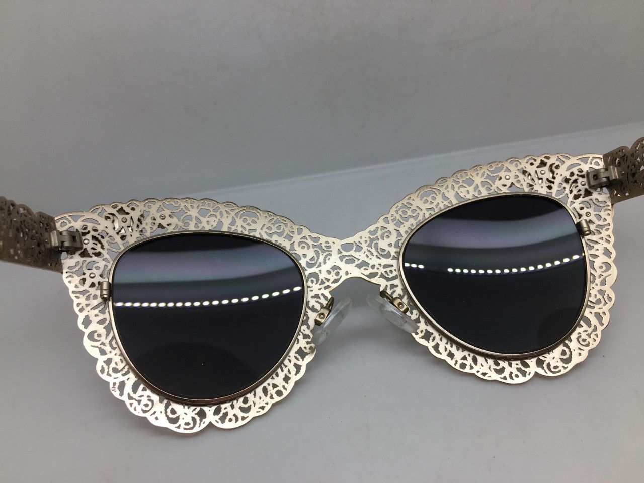 Vintage MOD ROCCOCO BAROQUE FLORALI FILIGREE RUNWAY SHOW SUNGLASSES Size ONE SIZE - 6 Thumbnail