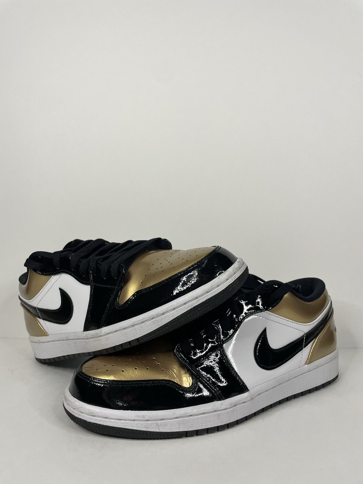 Air Jordan Low Gold Toe