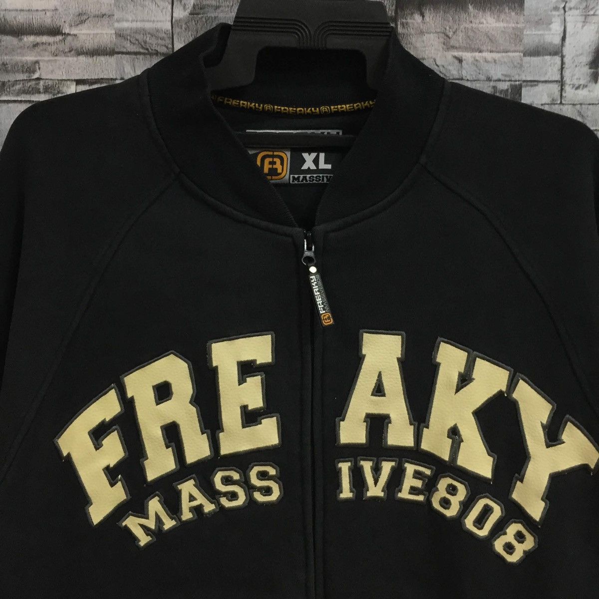 Japanese Brand Freaky Massive sweatshirt big logo.. Hip hop jacket size XL Size US XL / EU 56 / 4 - 3 Thumbnail