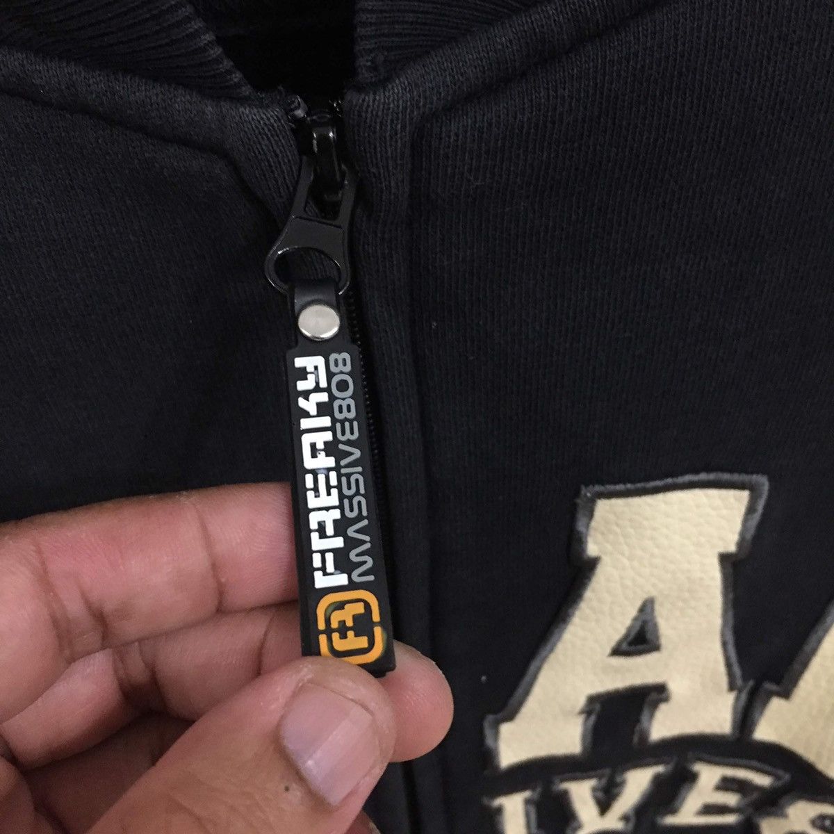 Japanese Brand Freaky Massive sweatshirt big logo.. Hip hop jacket size XL Size US XL / EU 56 / 4 - 5 Thumbnail