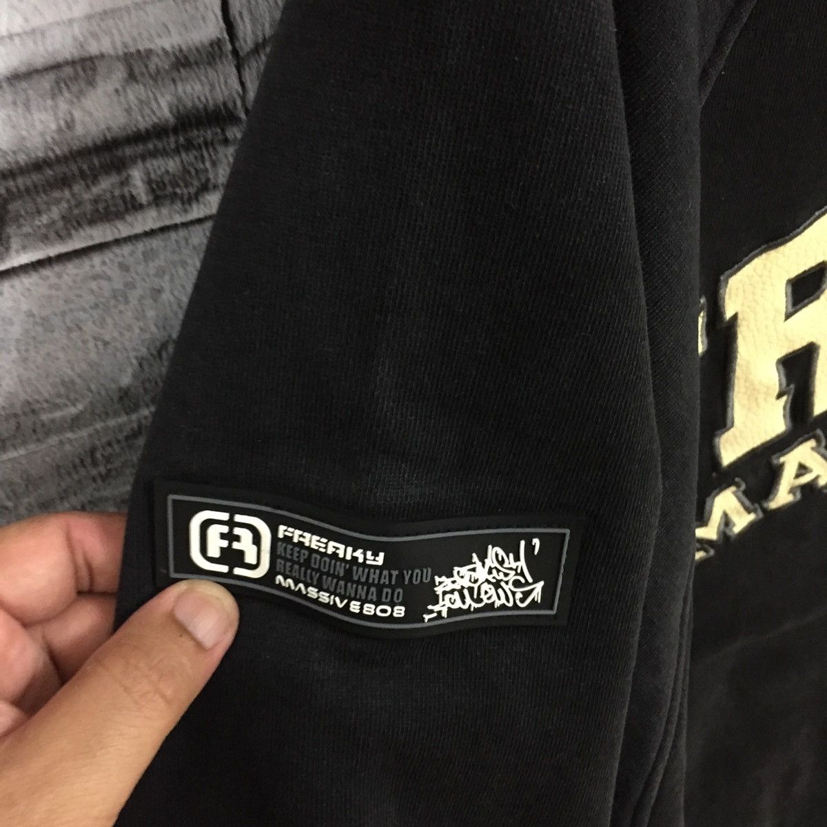 Japanese Brand Freaky Massive sweatshirt big logo.. Hip hop jacket size XL Size US XL / EU 56 / 4 - 7 Thumbnail