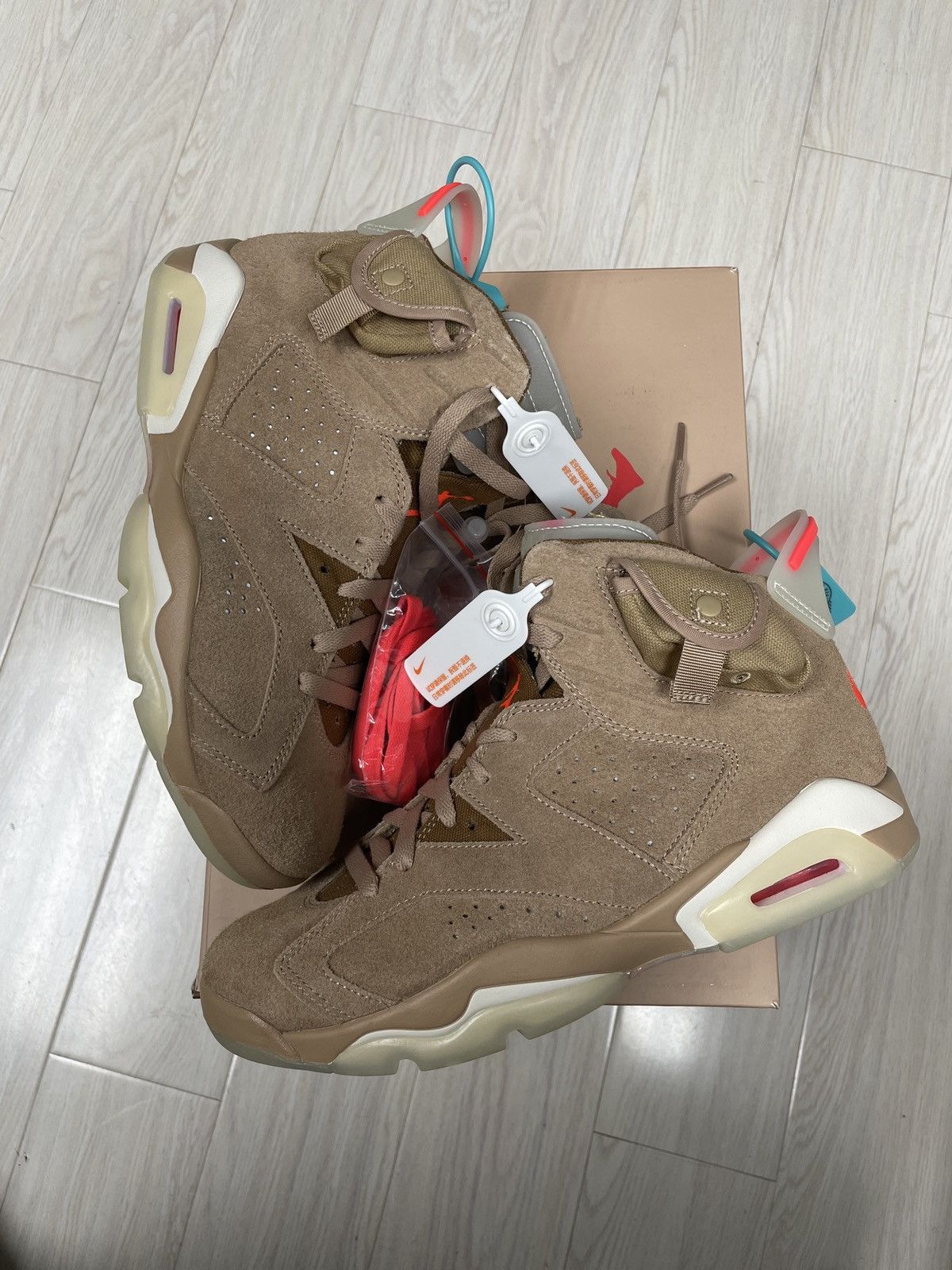 Jordan Brand × Travis Scott Air Jordan 6 Travis Scott British Khaki Size US 8.5 / EU 41-42 - 4 Thumbnail