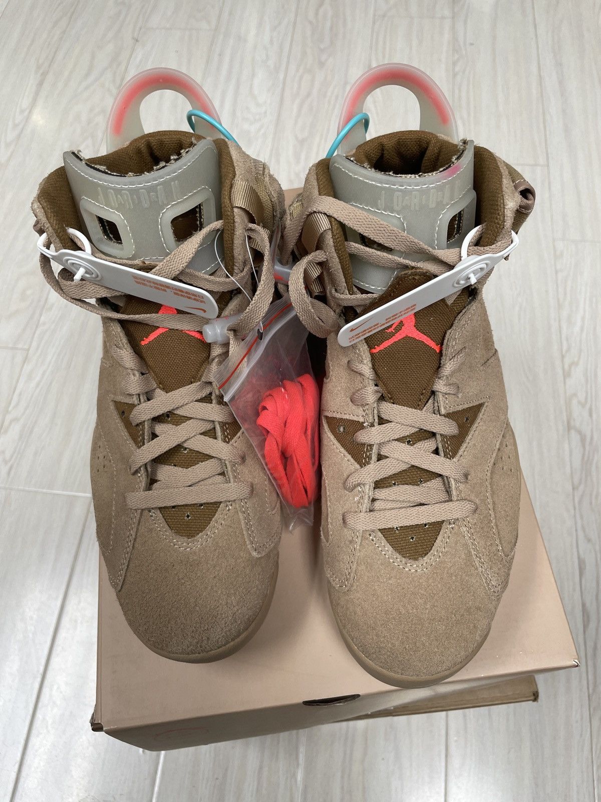 Jordan Brand × Travis Scott Air Jordan 6 Travis Scott British Khaki Size US 8.5 / EU 41-42 - 3 Thumbnail