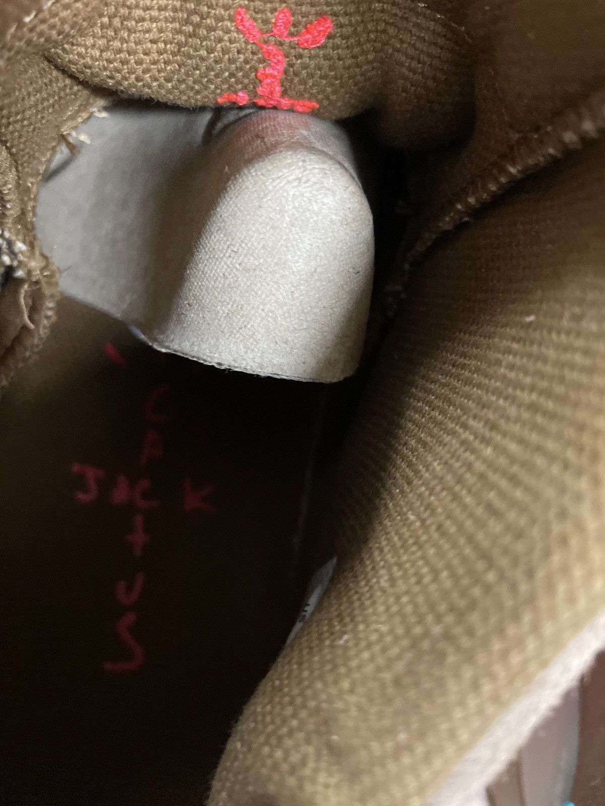 Jordan Brand × Travis Scott Air Jordan 6 Travis Scott British Khaki Size US 8.5 / EU 41-42 - 11 Thumbnail