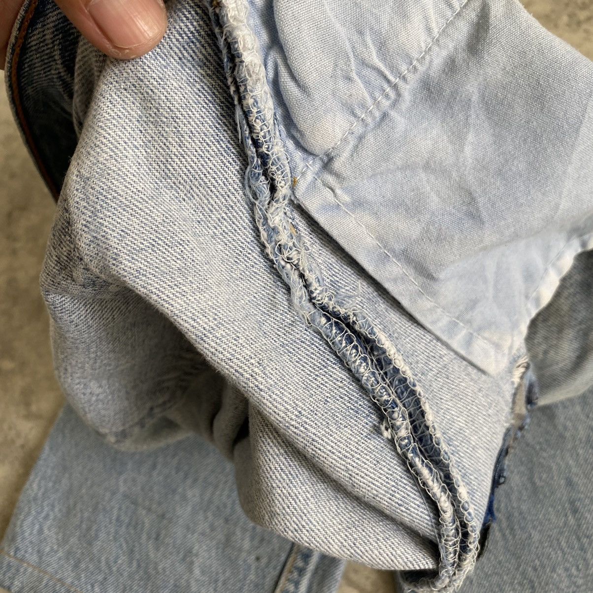 Levi's Size 28x30.5 Vintage Levi's 501 Light Washed Ripped Jeans Size US 28 / EU 44 - 19 Thumbnail