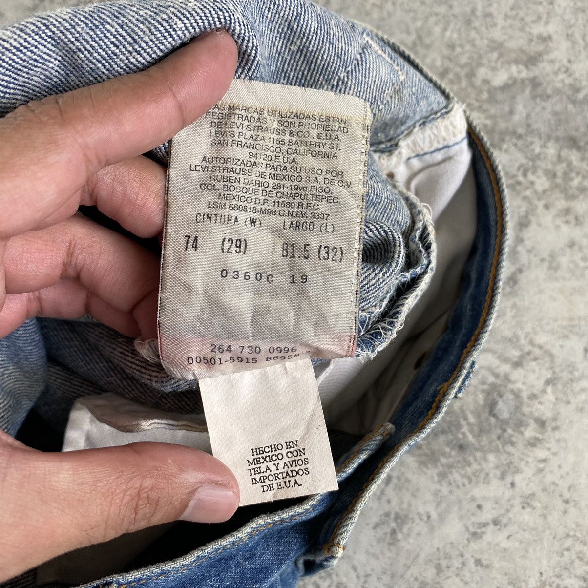 Levi's Vintage 1996 Levi's 501 Faded Blue Denim Jeans Size US 28 / EU 44 - 21 Thumbnail