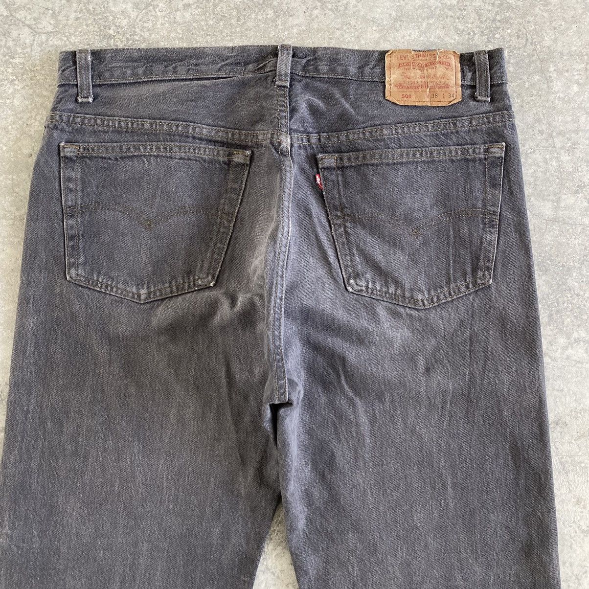 Levi's Size 37x33.5 VTG Late 80’s Levi's 501 Faded Black Jeans Size US 37 - 18 Thumbnail