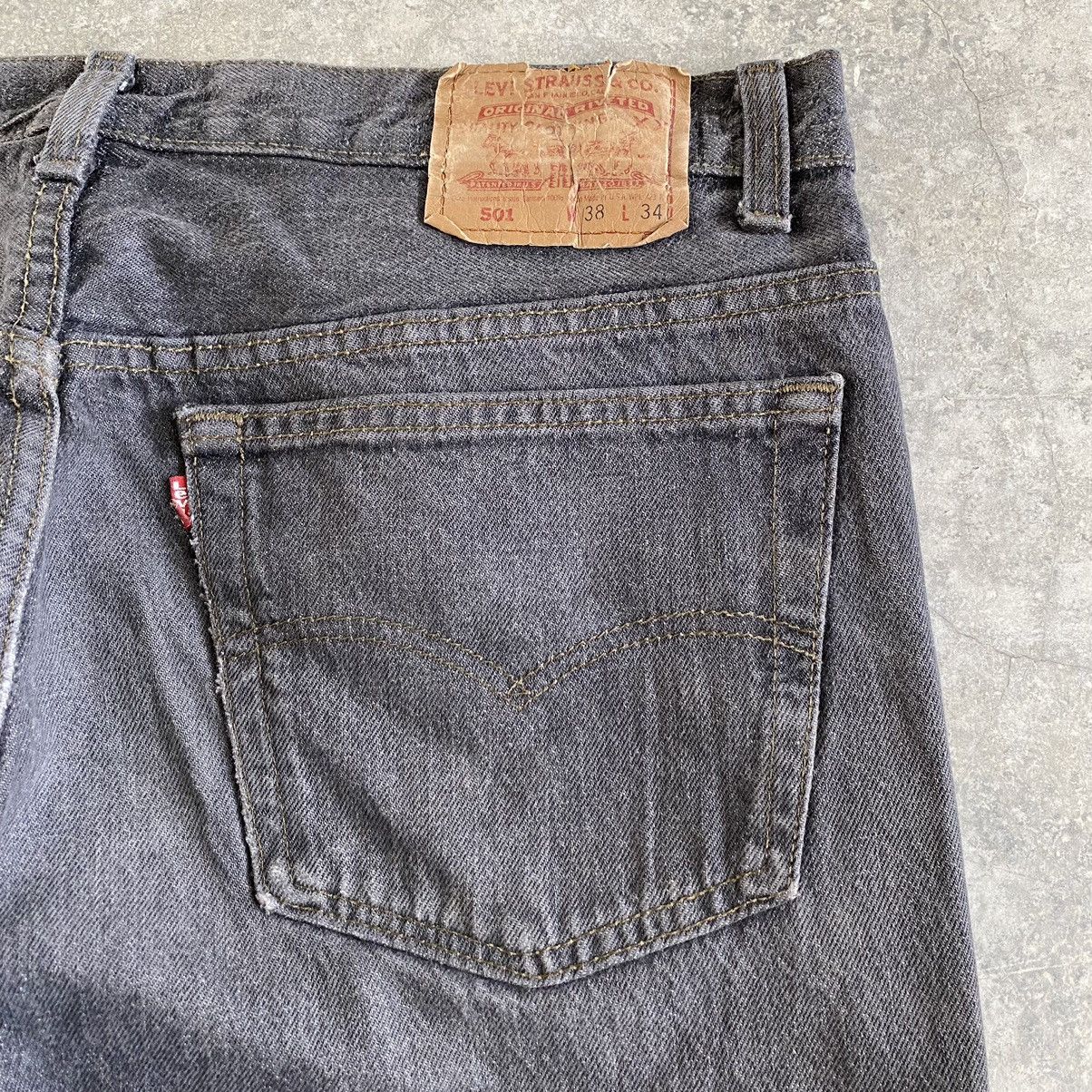 Levi's Size 37x33.5 VTG Late 80’s Levi's 501 Faded Black Jeans Size US 37 - 19 Thumbnail