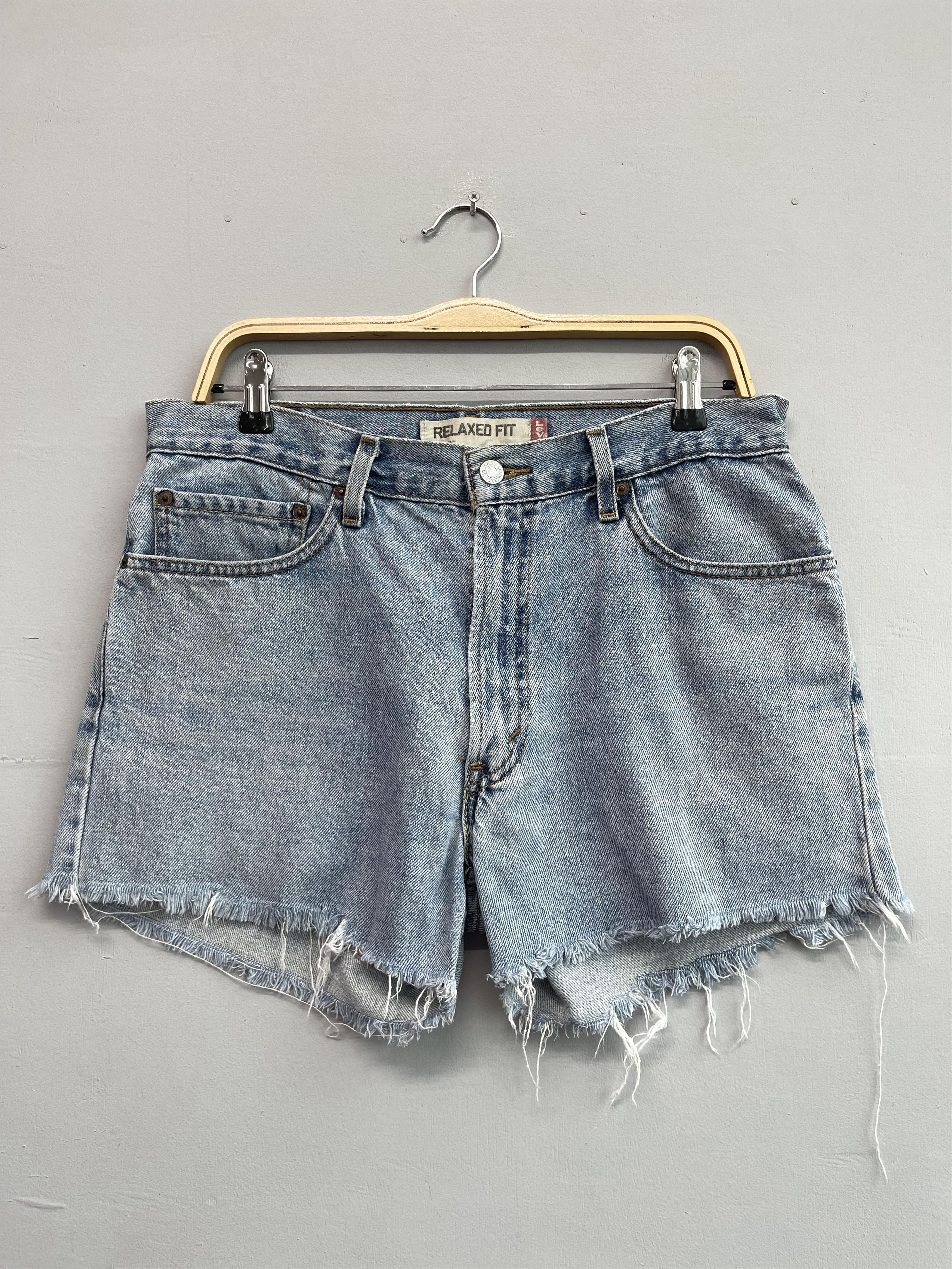Vintage Distressed Levis 550 Frayed Hem Cutoff Women Jeans