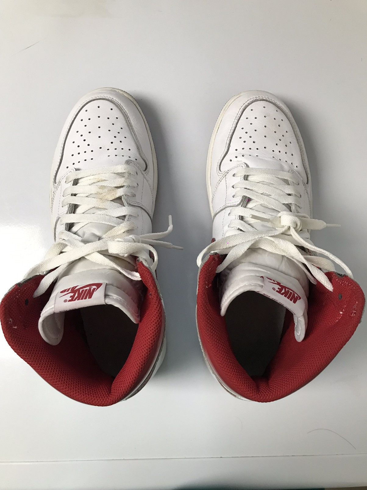 Jordan Brand Air Jordan 1 Retro High OG Metallic Red 2017 Size US 10 / EU 43 - 4 Thumbnail