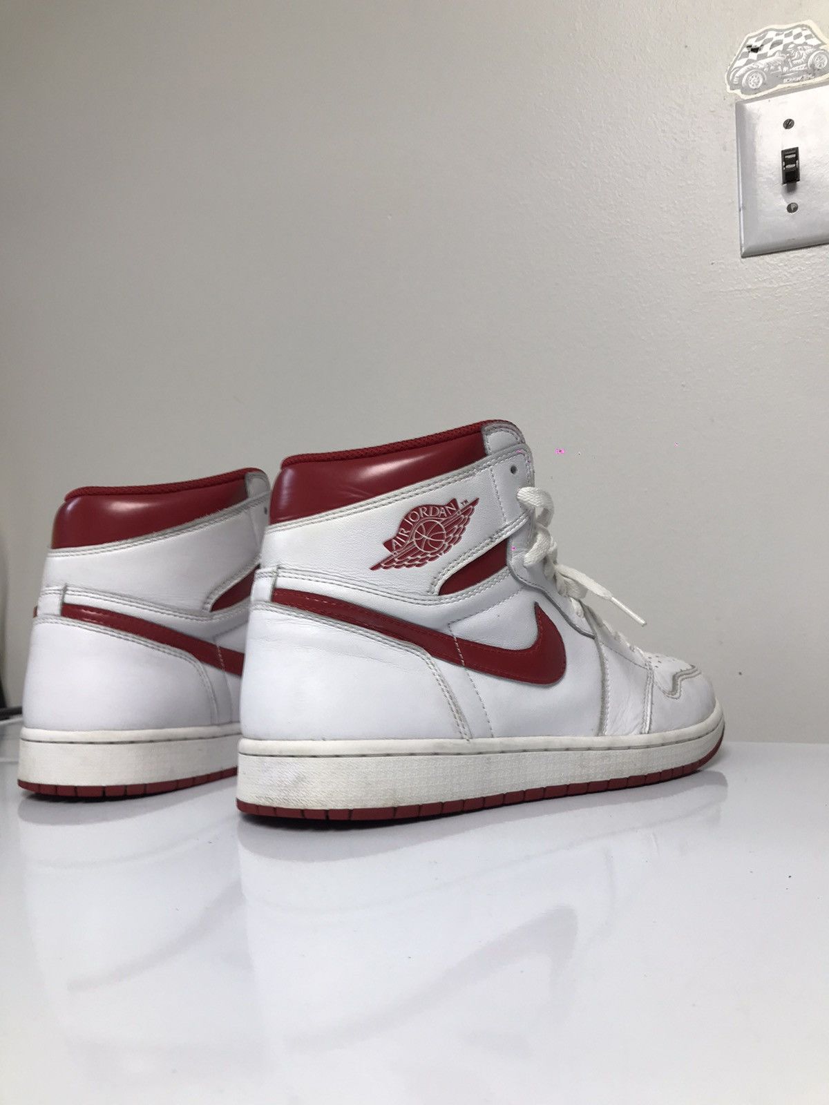 Jordan Brand Air Jordan 1 Retro High OG Metallic Red 2017 Size US 10 / EU 43 - 6 Thumbnail