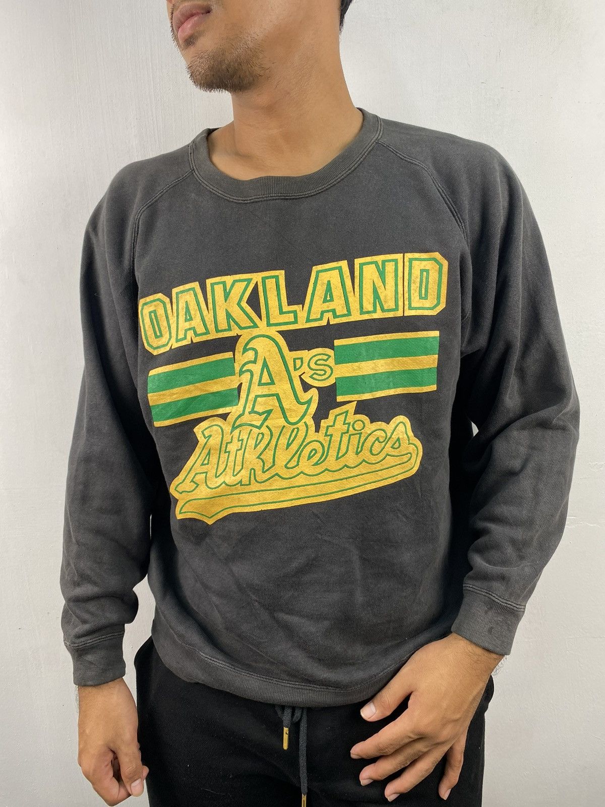 MLB Vintage 90s Oakland Atheltics Sweatshirt Faded Black Size US M / EU 48-50 / 2 - 1 Thumbnail