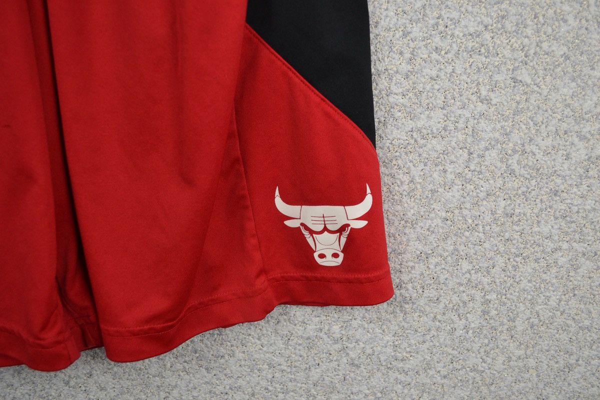 NBA CHICAGO BULLS NBA ADIDAS SHORTS BASKETBALL Size US 30 / EU 46 - 5 Thumbnail