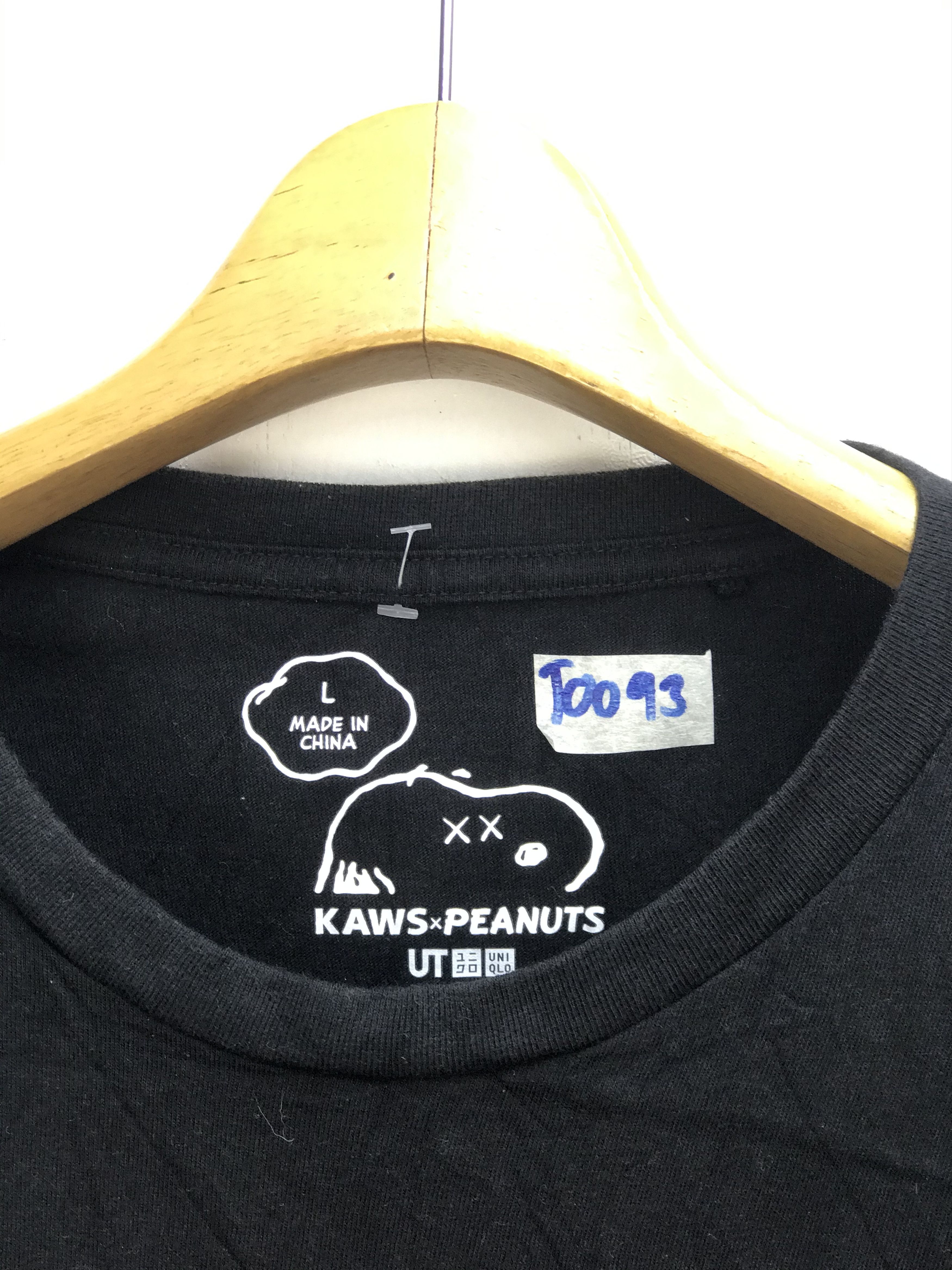 Kaws × Peanuts × Uniqlo KAWS X UNIQLO X PEANUTS SNOOPY SHIRT Size US L / EU 52-54 / 3 - 3 Thumbnail
