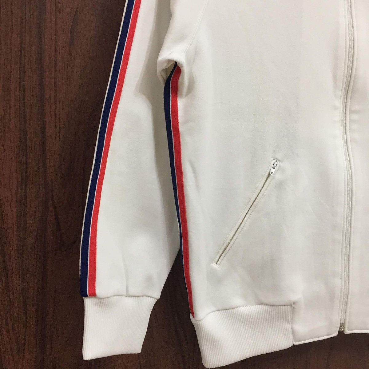 Fred Perry Vintage Fred Perry sweatshirt small logo stripe L fit M Size US M / EU 48-50 / 2 - 5 Thumbnail