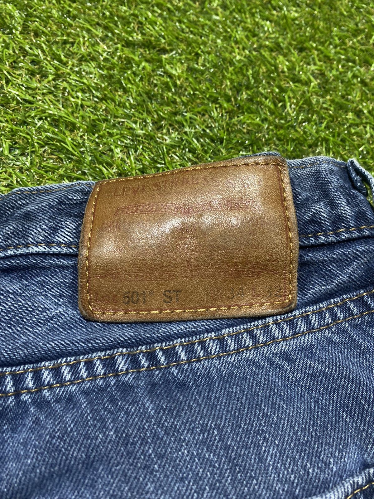 Levi's Vintage 90s Levi’s 501 jeans denim faded size 34x32 Size US 34 / EU 50 - 5 Thumbnail