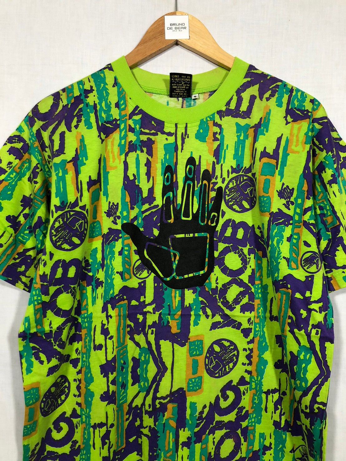 Vintage 90's Body Glove Over Print shirt