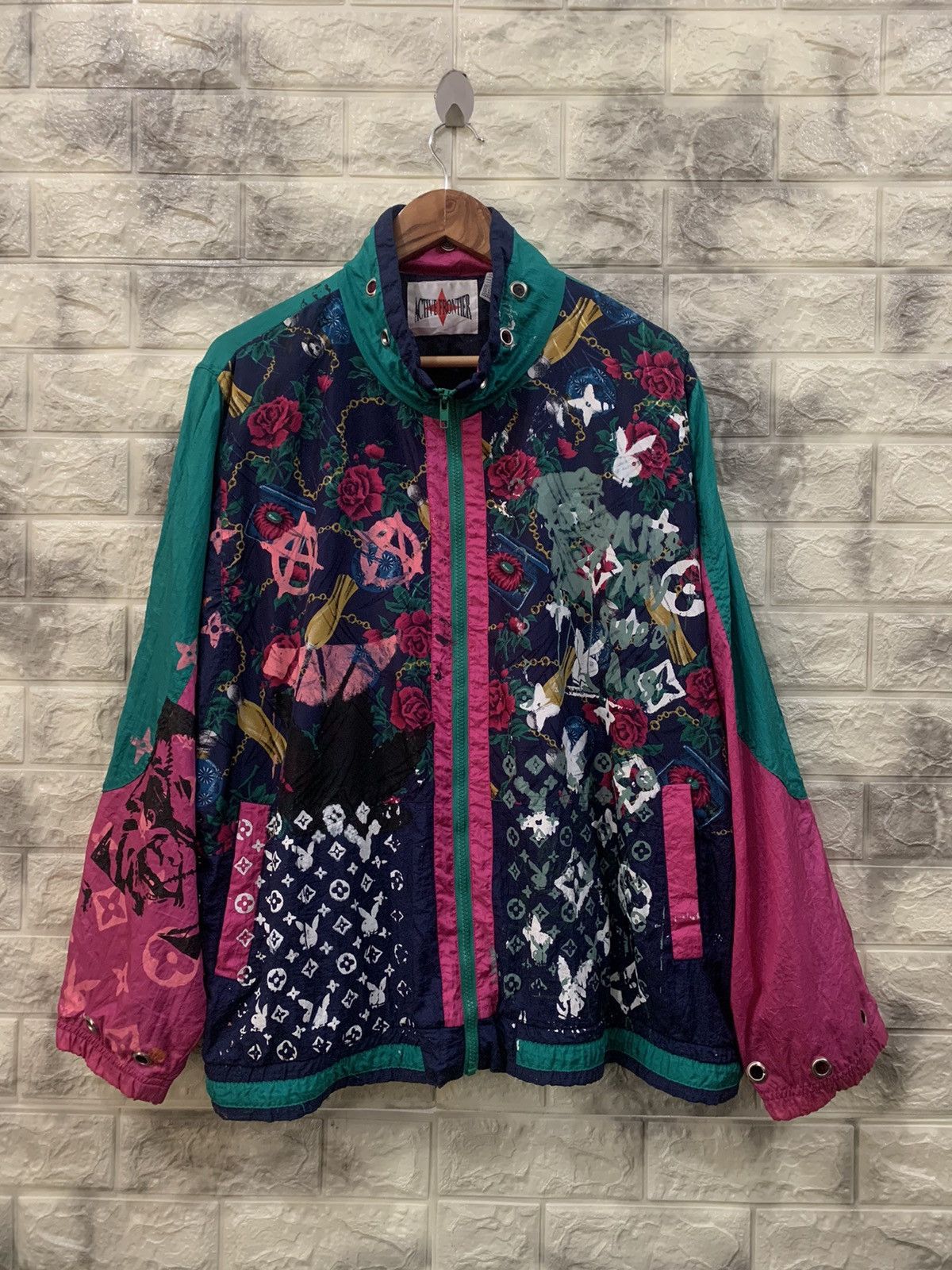 Vintage Active Frontier nylon jacket nice design