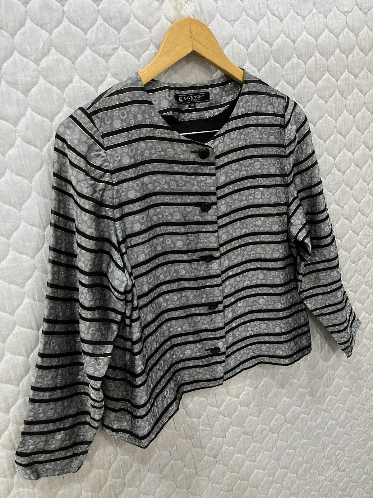 Givenchy (Www). GIVENCHY HI FORMAL SILK BUTTON UP Size M / US 6-8 / IT 42-44 - 3 Thumbnail