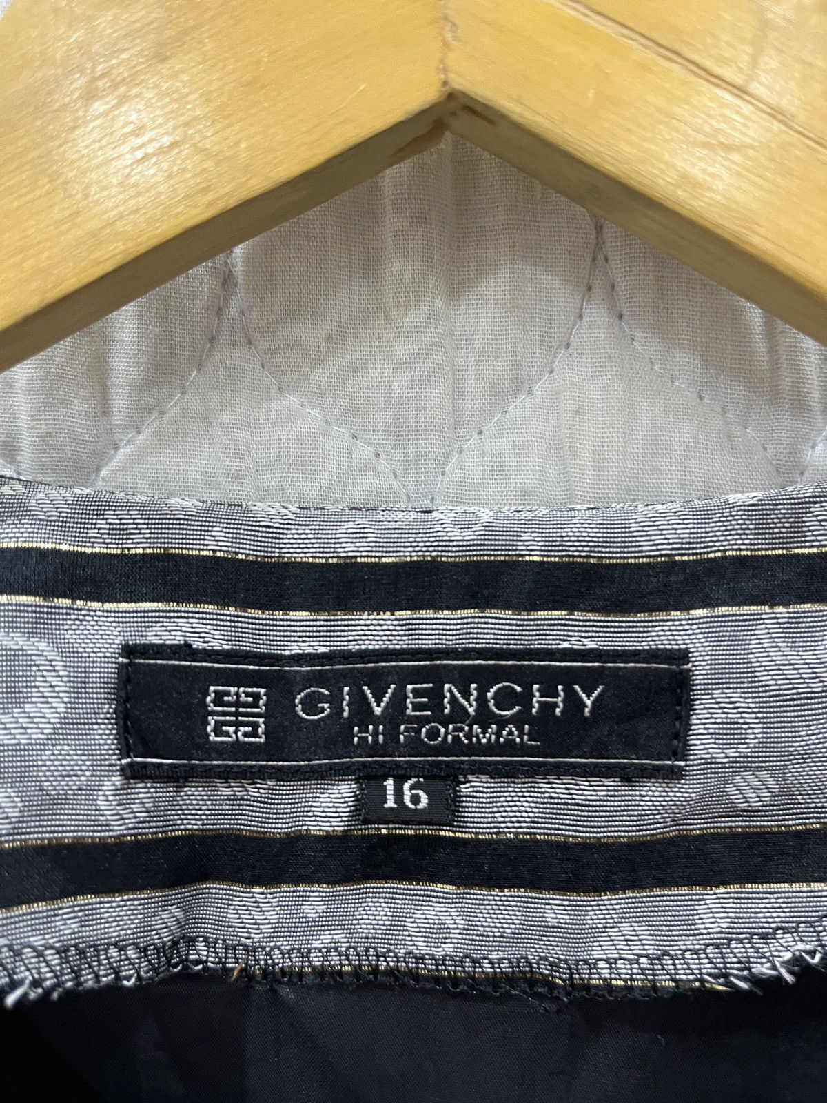 Givenchy (Www). GIVENCHY HI FORMAL SILK BUTTON UP Size M / US 6-8 / IT 42-44 - 8 Thumbnail